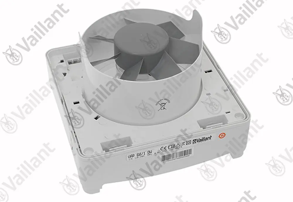 Vaillant Gebläse mit einem grauen Ventilator auf einer quadratischen weißen Basis. Das Gerät zeigt die Markenkennzeichnung und verschiedene technische Informationen.